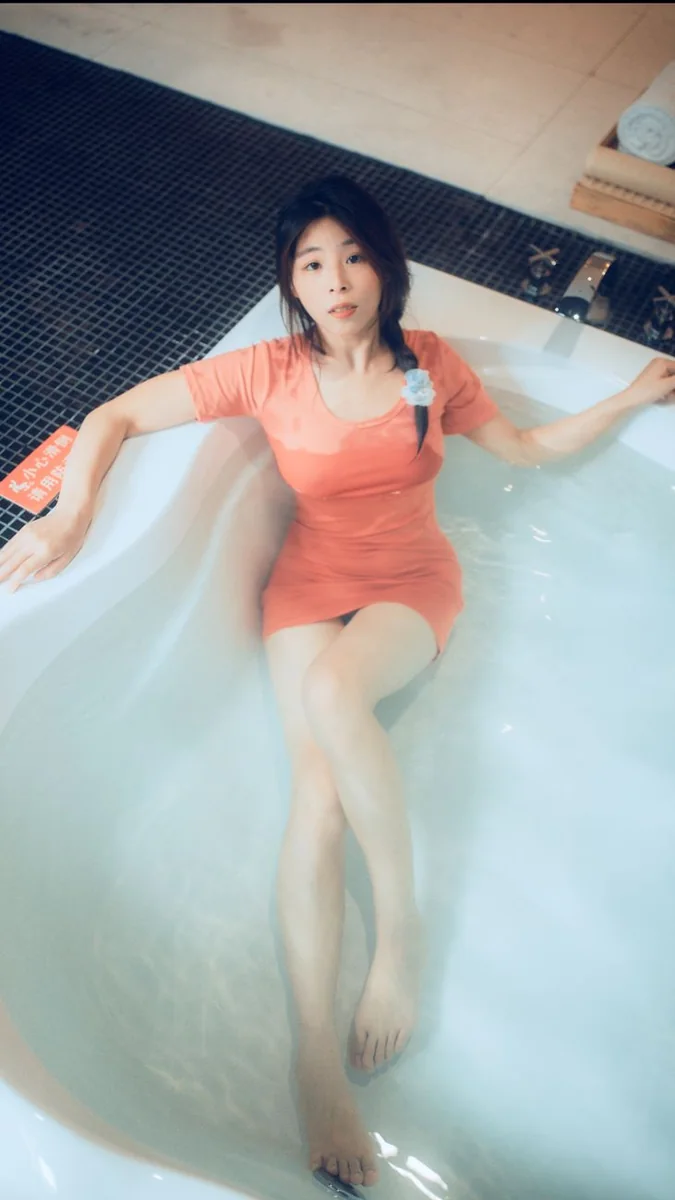 创作团队角色协作流程示意，展示内容策划、信息整理、传播执行与质量把控之间的衔接关系